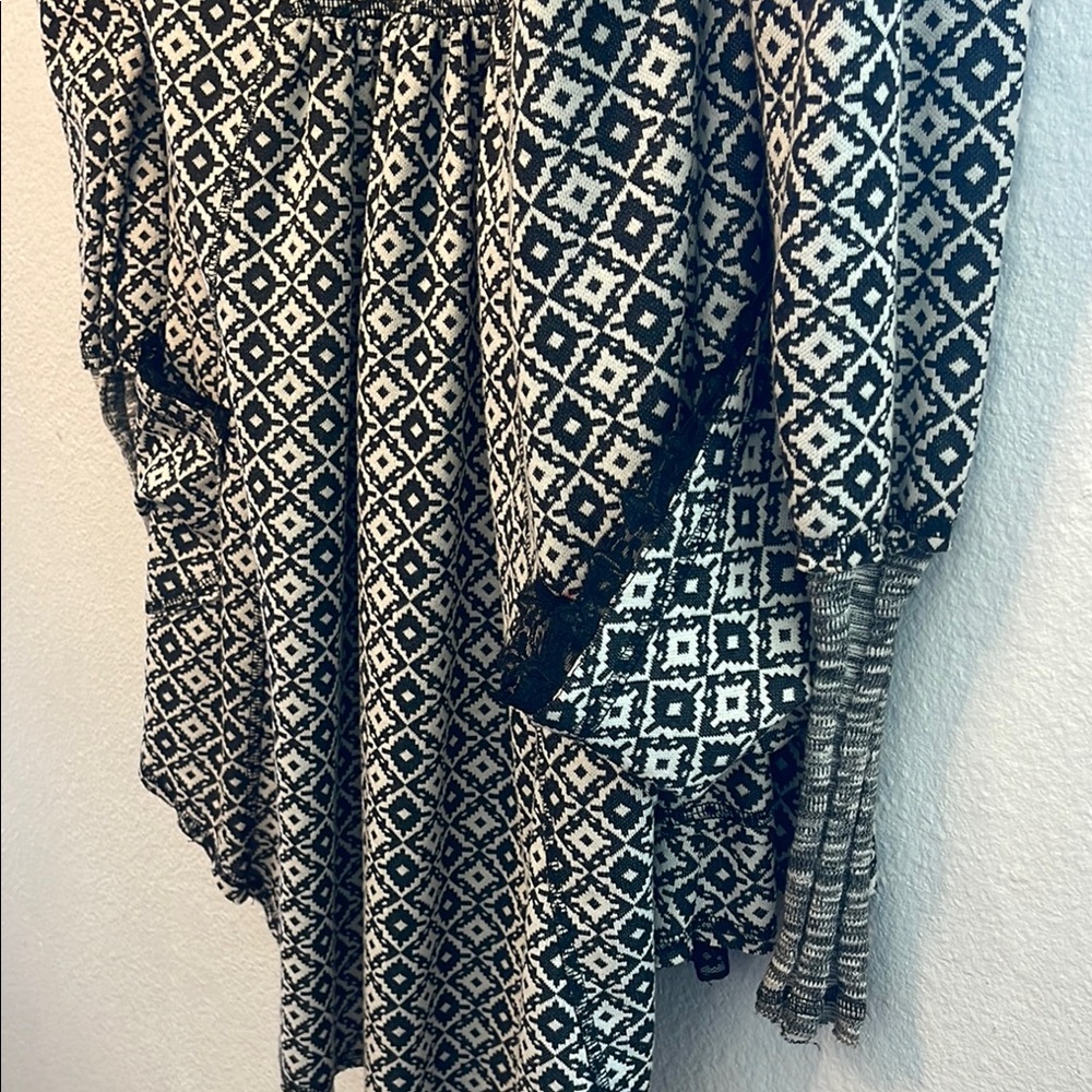 Scrapbook Black and White Patterned Camisole - Picture 7 of 9